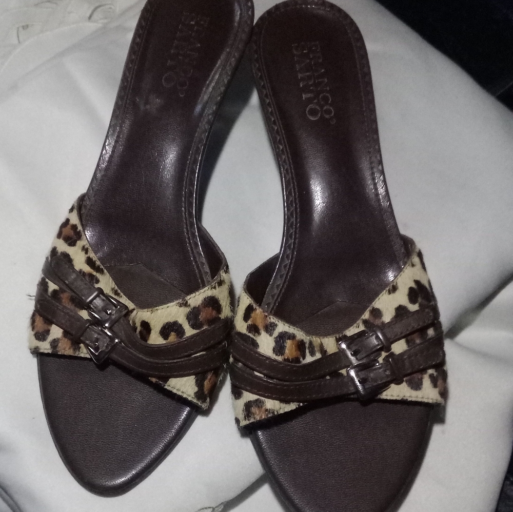 Leopard print stiletho shoes